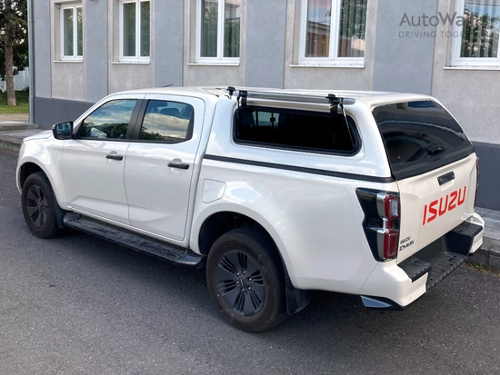 Aeroklas Stylish felépítmény - felnyitható oldalüveg - 564 spinel piros - Isuzu D/C 2020-2024