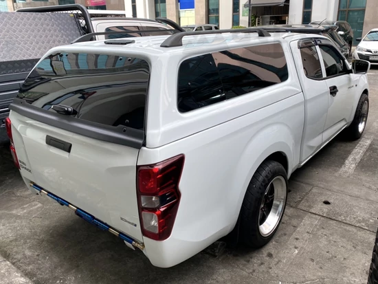Aeroklas Stylish felépítmény - kipattintható oldalüveg - 564 spinel piros - Isuzu E/C 2020-2024