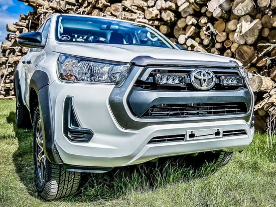 Lazer Lamps Hűtőmaszk LED lámpa szett - Triple-R Elite - Hilux (kivéve Invincible) 2021-