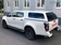 Kép 16/18 - Aeroklas Stylish felépítmény - felnyitható oldalüveg - 564 spinel piros - Isuzu D/C 2020-2024