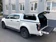 Kép 17/18 - Aeroklas Stylish felépítmény - felnyitható oldalüveg - 564 spinel piros - Isuzu D/C 2020-2024